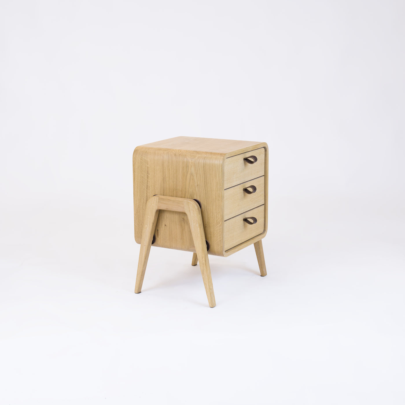 Low drawer unit nm31L. The main corpus is crafted from solid Norwegian oak, featuring 3 drawers with natural oak front.