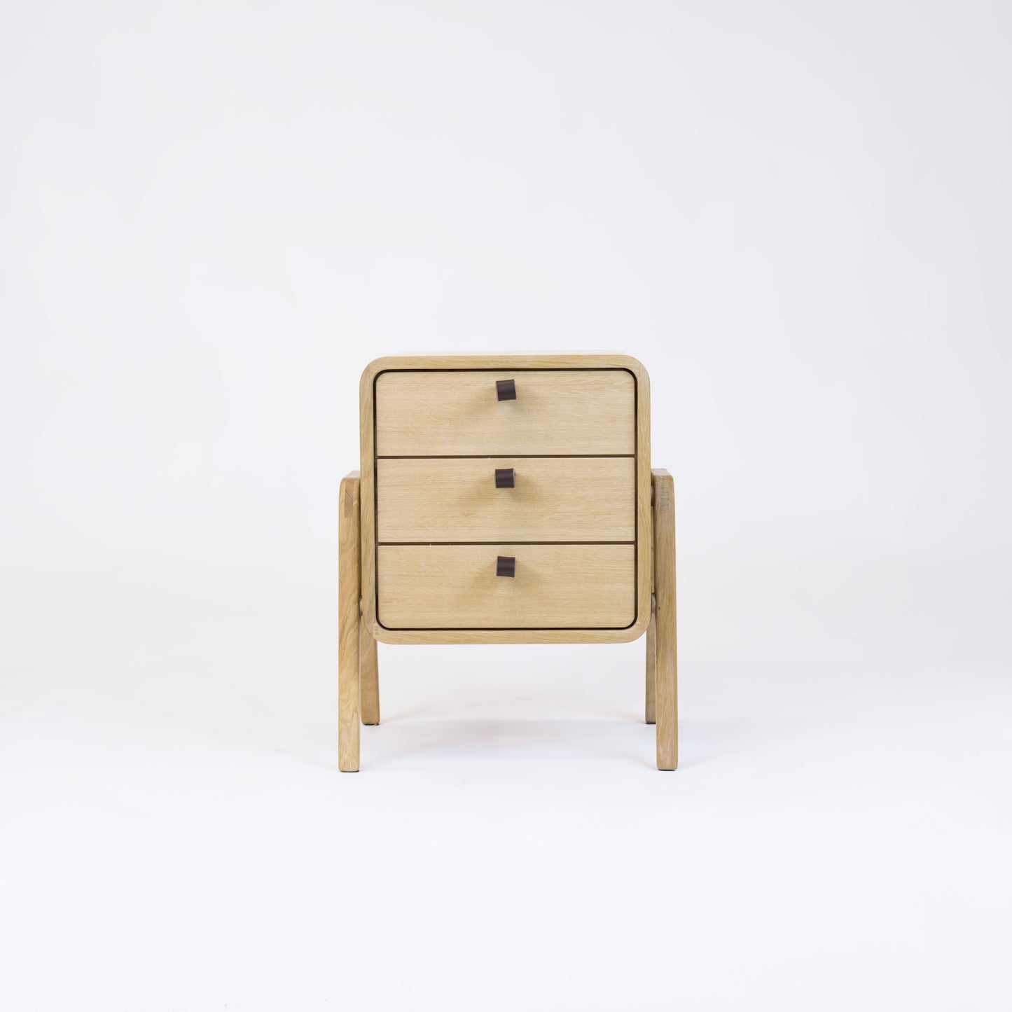 Low drawer unit nm31L. The main corpus is crafted from solid Norwegian oak, featuring 3 drawers with natural oak front.